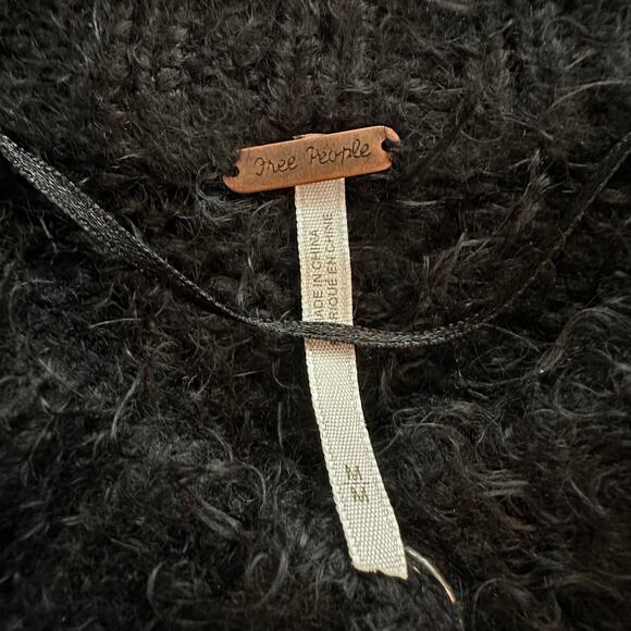 Free People black fur button up long sleeve sweater jacket size M - Picture 6 of 8